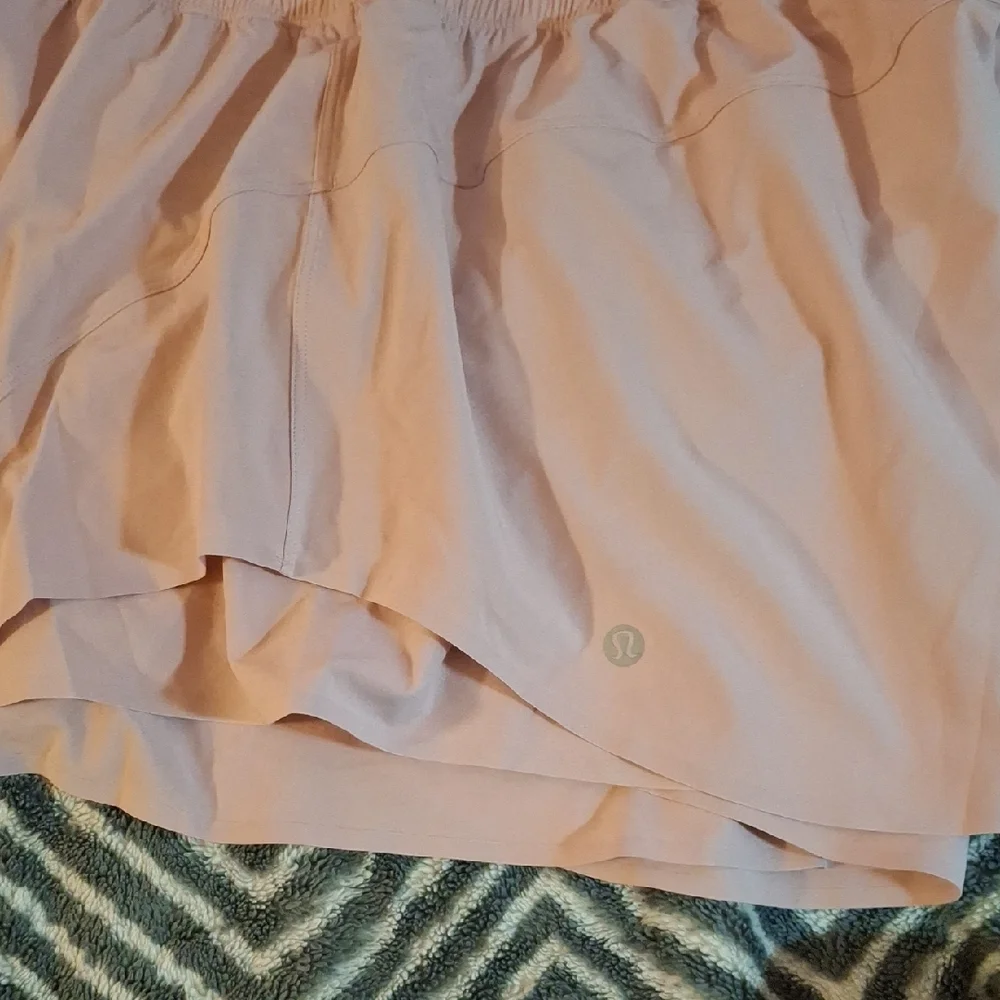 Lululemon Shake It Out High-Rise 2.5” Shorts Pink Pear XL - Picture 9 of 12